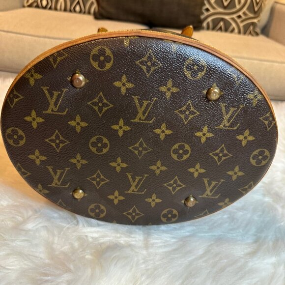 Authentic Louis Vuitton Monogram Marais GM Bucket Bag - Picture 10 of 16